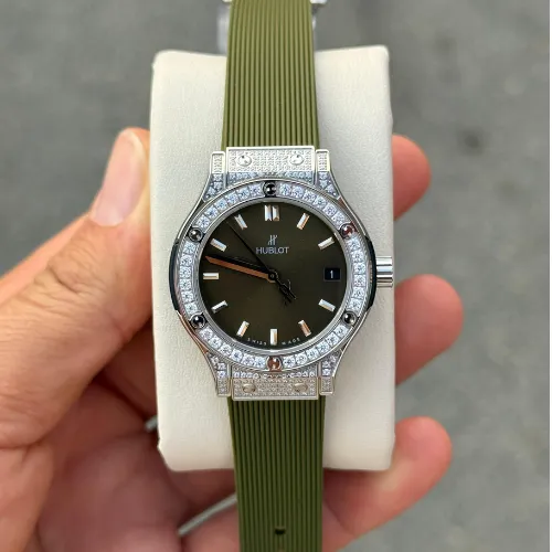 ساعة هوبلت نسائية خضرا